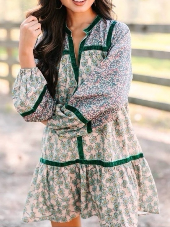 entro Dresses & Skirts - Entro Boho Floral Peasant Dress with Green Velvet Trim